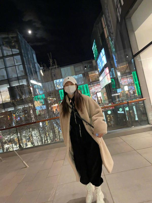 被沈夢辰的穿搭圈粉了，短款外套&plus;直筒褲，很吸睛