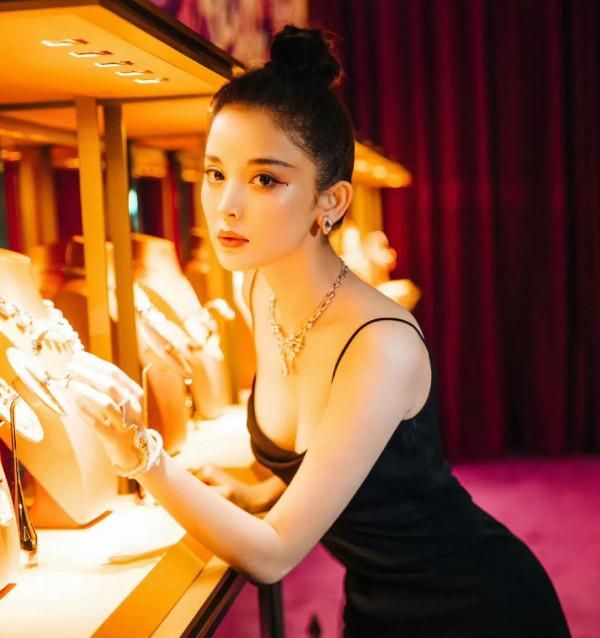 紅玫瑰：古力娜扎