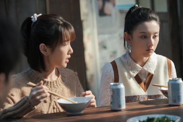 宋祖兒和毛曉彤穿的居然是當季新款？|《喬家的兒女》造型解析