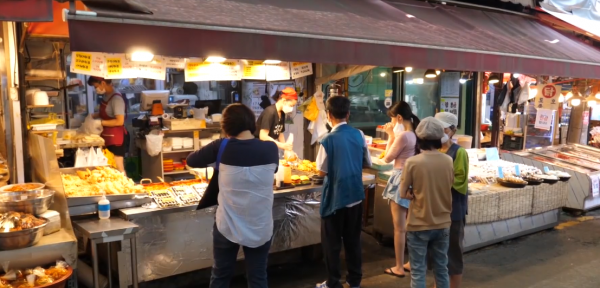 韓國人最自豪的名小吃，韓國大媽經營一家炒年糕店，年薪上百萬