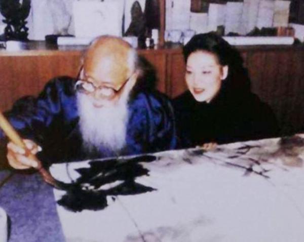 張大千教學生徐雯波學畫,6年後娶她,送她一幅畫賣了4377萬 張大千教學生徐雯波學畫,6年後娶她,送她一幅畫賣了4377萬