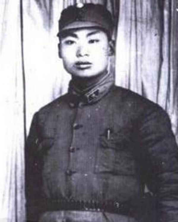 國民黨連長帶領一個完整的機槍連投奔紅軍,調查後發現他是自己人 國民黨連長帶領一個完整的機槍連投奔紅軍,調查後發現他是自己人