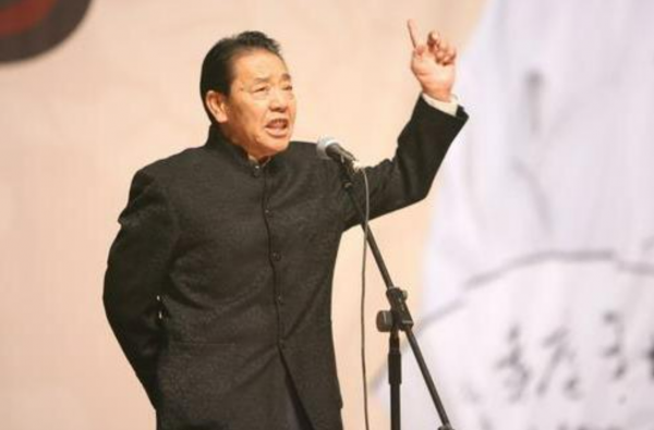 評書一哥單田芳的婚姻：為了報恩，我娶了大8歲的鄉下女人