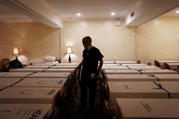 美國新冠死亡病例到底有多少?出現嚴重用工荒,已進入惡性迴圈 美國新冠死亡病例到底有多少?出現嚴重用工荒,已進入惡性迴圈