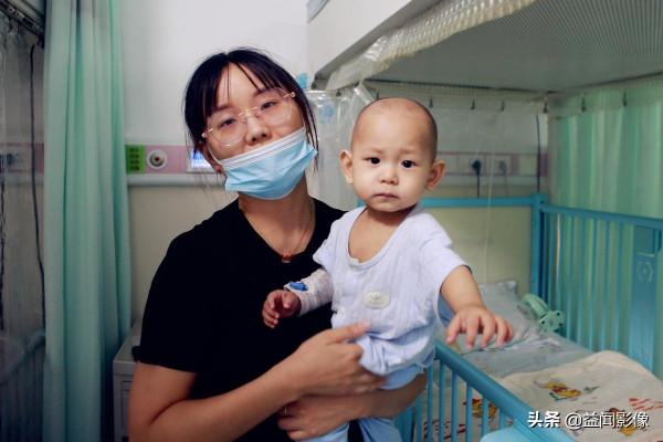 1歲幼童發熱肚脹,醫院檢查結果讓全家人崩潰:腹內腫瘤已拳頭大 1歲幼童發熱肚脹,醫院檢查結果讓全家人崩潰:腹內腫瘤已拳頭大