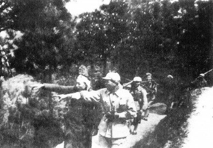 匪首為報復紅軍,曾五次帶人挖賀龍將軍祖墳,老巢所藏物令人咋舌 匪首為報復紅軍,曾五次帶人挖賀龍將軍祖墳,老巢所藏物令人咋舌