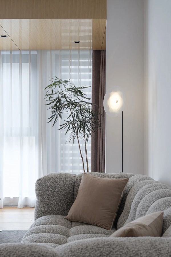 140㎡現代簡約風格新房裝修，臥室衣帽間愛了