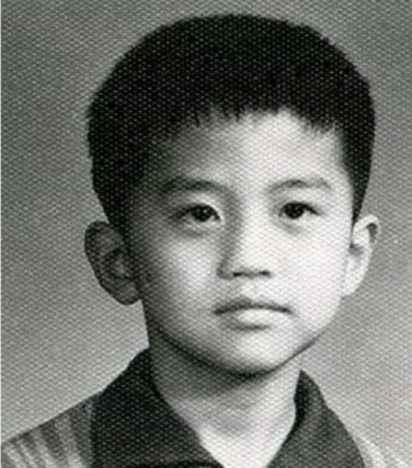 鄧超：姐姐掏空積蓄供他讀書，成名後回報姐姐2套房