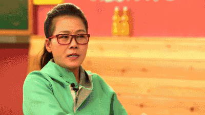 20年前揭開頒獎內幕，怒摔話筒手撕那英的田震，如今過得怎麼樣？