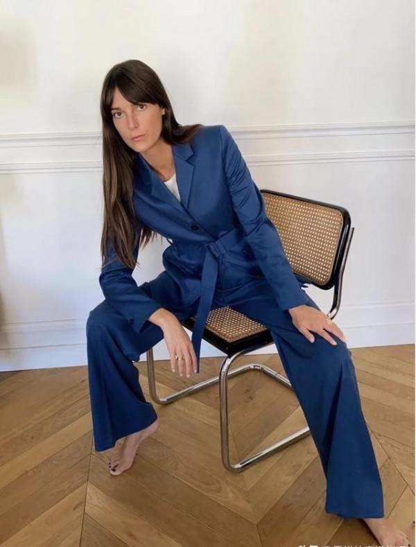 最近火了一條褲子，叫：“馬蹄褲”，顯高顯瘦又百搭，時髦感爆棚