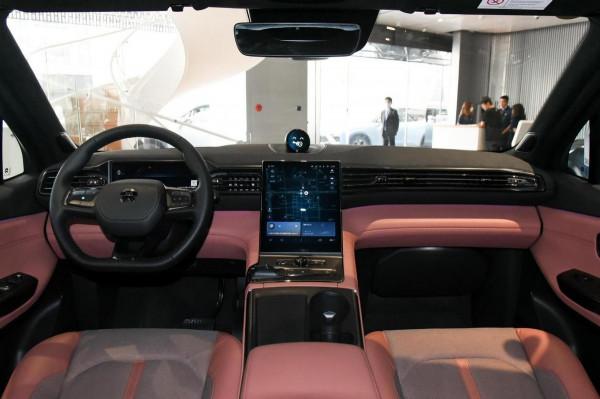 又一款SUV“攪局者”，軸距2米9破百4.5秒，內飾是亮點，蔚來EC6