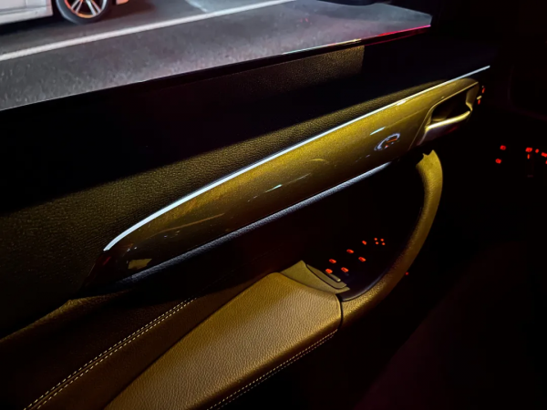 插混寶馬X1：110km續航升級，通勤成本堪比電車