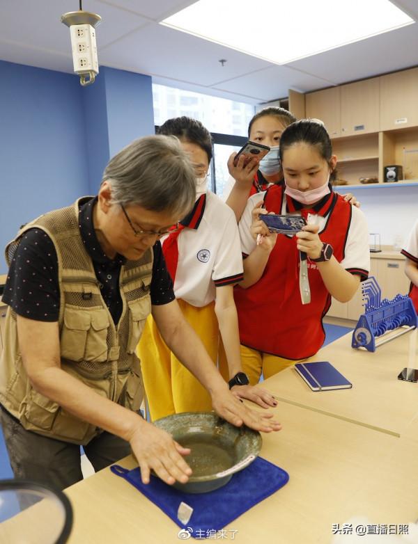 物理姥姥又有新玩具!72歲退休教授帶你玩轉硬核科普 物理姥姥又有新玩具!72歲退休教授帶你玩轉硬核科普