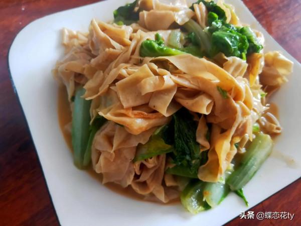 姐姐期中考了好成績,原本以為媽媽會加餐,結果呢 姐姐期中考了好成績,原本以為媽媽會加餐,結果呢