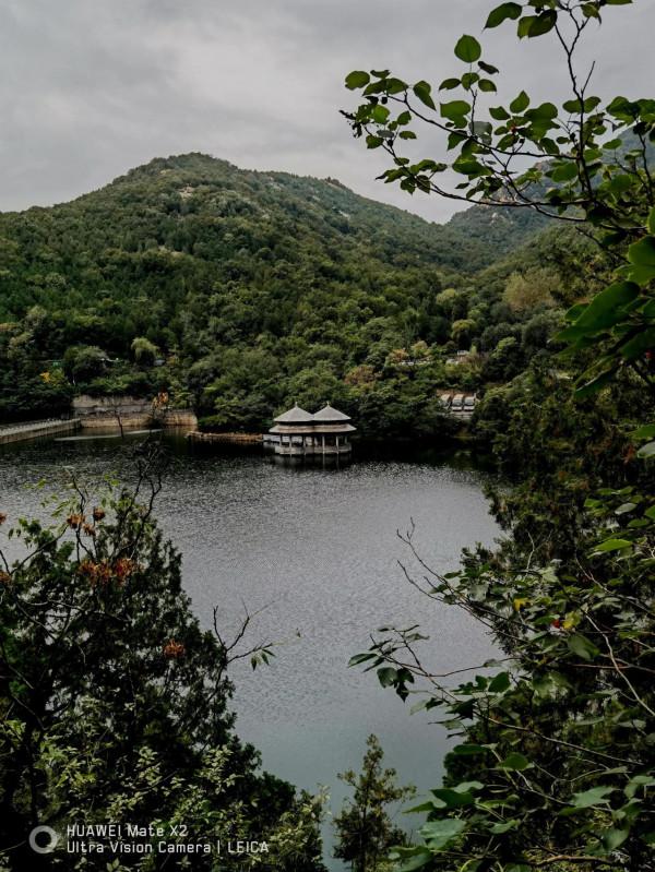 秋日雨後泰山黑龍潭