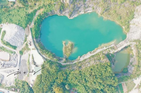 重慶驚現一處“心形”礦坑,隱藏在巴南深山,荒廢已久卻突變網紅 重慶驚現一處“心形”礦坑,隱藏在巴南深山,荒廢已久卻突變網紅