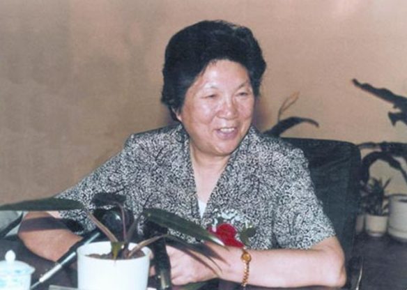 陳慕華:八路軍首位女參謀,59歲當副總理,64歲當銀行行長 陳慕華:八路軍首位女參謀,59歲當副總理,64歲當銀行行長