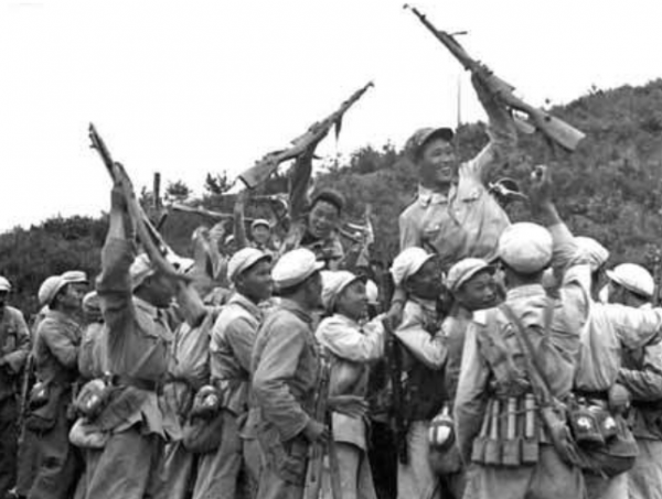 1964年,毛主席看完京劇後,指著主角問道:這個人現在什麼職務? 1964年,毛主席看完京劇後,指著主角問道:這個人現在什麼職務?