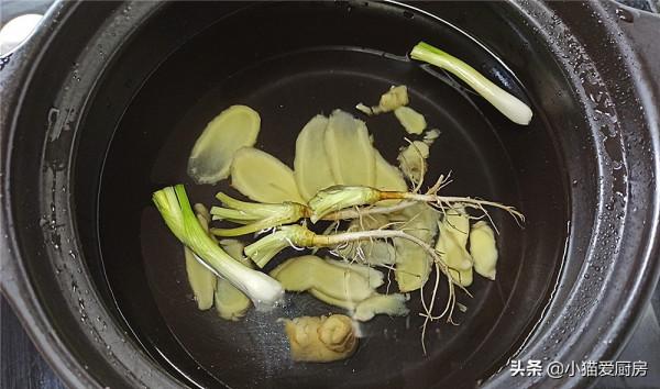 天氣漸冷做一鍋清香味美的菌菇肉丸子湯,營養好吃,喝完渾身舒服 天氣漸冷做一鍋清香味美的菌菇肉丸子湯,營養好吃,喝完渾身舒服