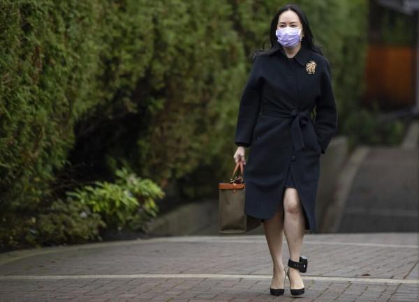 電子腳鐐戴1000多天是什麼感受？睡覺洗澡都不能摘，還得按時充電