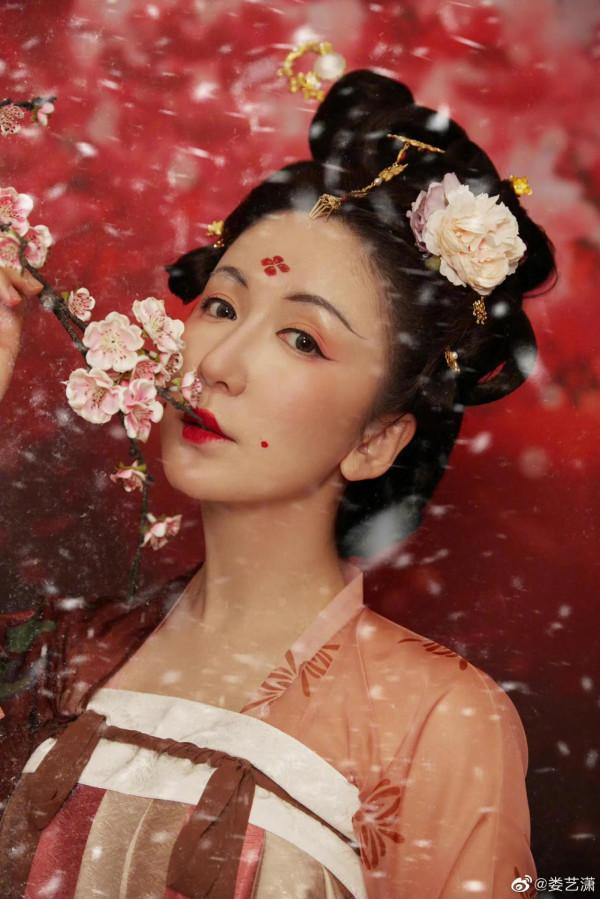 婁藝瀟小“心機”,67歲趙雅芝和54歲李若彤驚豔,徐佳琪優雅公主 婁藝瀟小“心機”,67歲趙雅芝和54歲李若彤驚豔,徐佳琪優雅公主