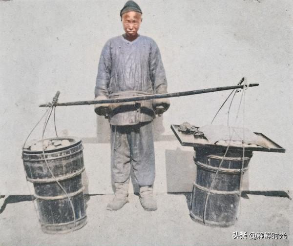 晚清老照片:男子酷似郭德綱,洋人拿刀叉吃中餐,汽車開到頤和園 晚清老照片:男子酷似郭德綱,洋人拿刀叉吃中餐,汽車開到頤和園