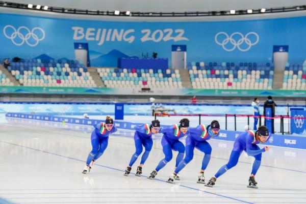 開練！外國運動員體驗&OpenCurlyDoubleQuote;冰絲帶&rdquo;最快的冰