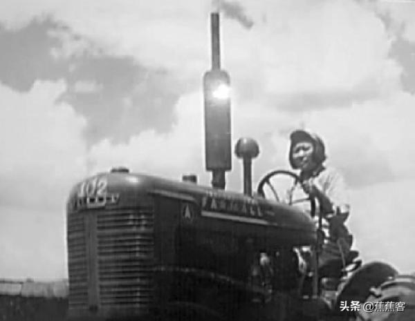 人民幣上的女拖拉機手：73歲才知原型是自己，因一張照片怒告報社