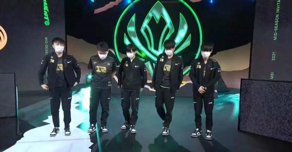 LPL賽區穩拿冠軍？T1人員確診新冠，網友：中國不舉辦比賽是對的