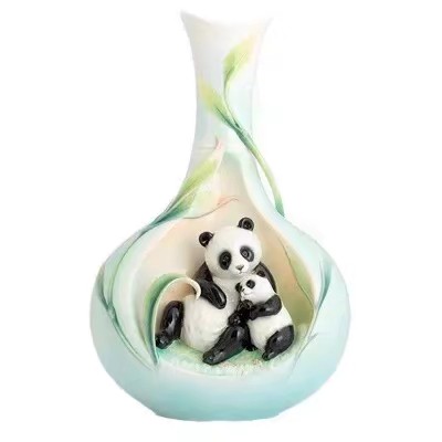 瓷器花樣新玩法,美得讓人目不轉睛。(法藍瓷) 瓷器花樣新玩法,美得讓人目不轉睛。(法藍瓷)