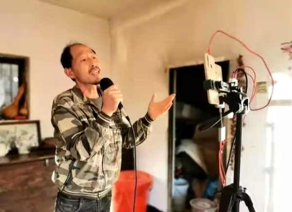 星光大道“守山大叔”：妻子不顧父母反對嫁給他，同甘共苦18年