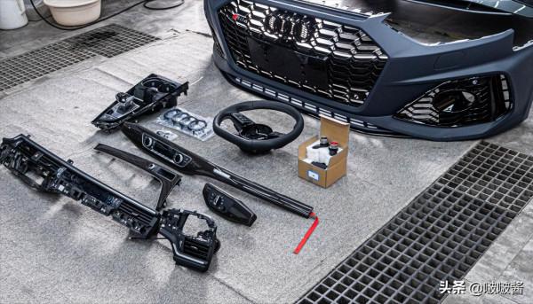 奧迪A4改裝碳纖維內飾+副駕駛液晶+氛圍燈+RS4前包圍