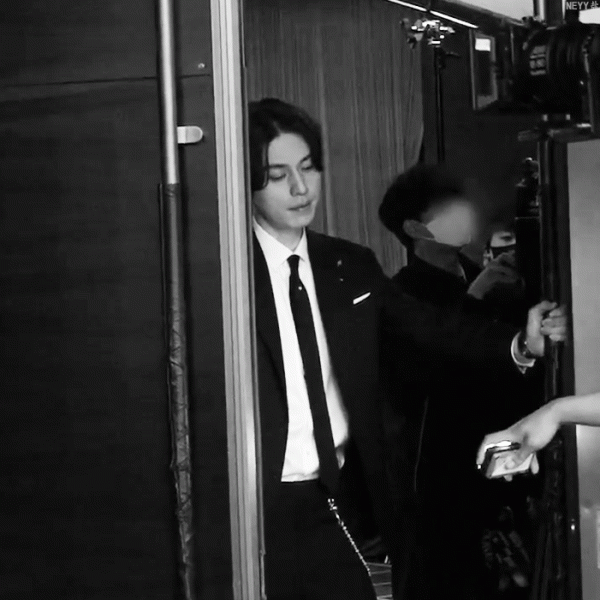 “凍齡男神”李棟旭的後起人生，他的故事遠比你想的精彩