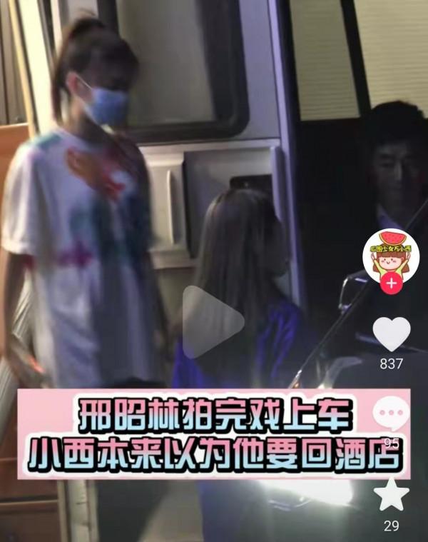 賈乃亮旗下小生又有新戀情?新女友似景甜,還指使男友助理幫拍照 賈乃亮旗下小生又有新戀情?新女友似景甜,還指使男友助理幫拍照