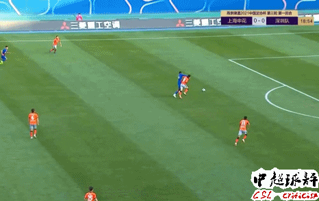 足協盃昨天再現罕見1幕:非洲外援狂追裁判十幾米抗議怒吼 足協盃昨天再現罕見1幕:非洲外援狂追裁判十幾米抗議怒吼