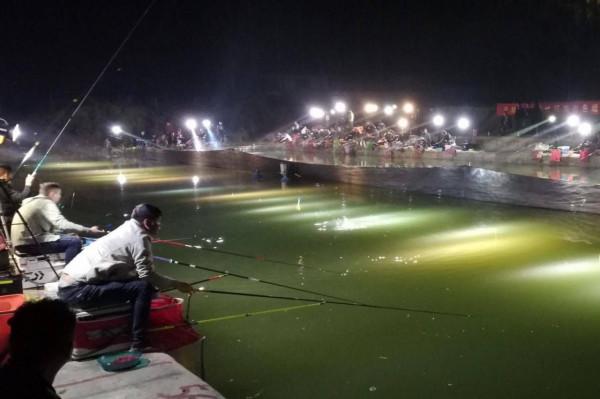 冬季野釣鯽魚,這種常見的天氣最容易爆護,很多釣友都忽略了 冬季野釣鯽魚,這種常見的天氣最容易爆護,很多釣友都忽略了