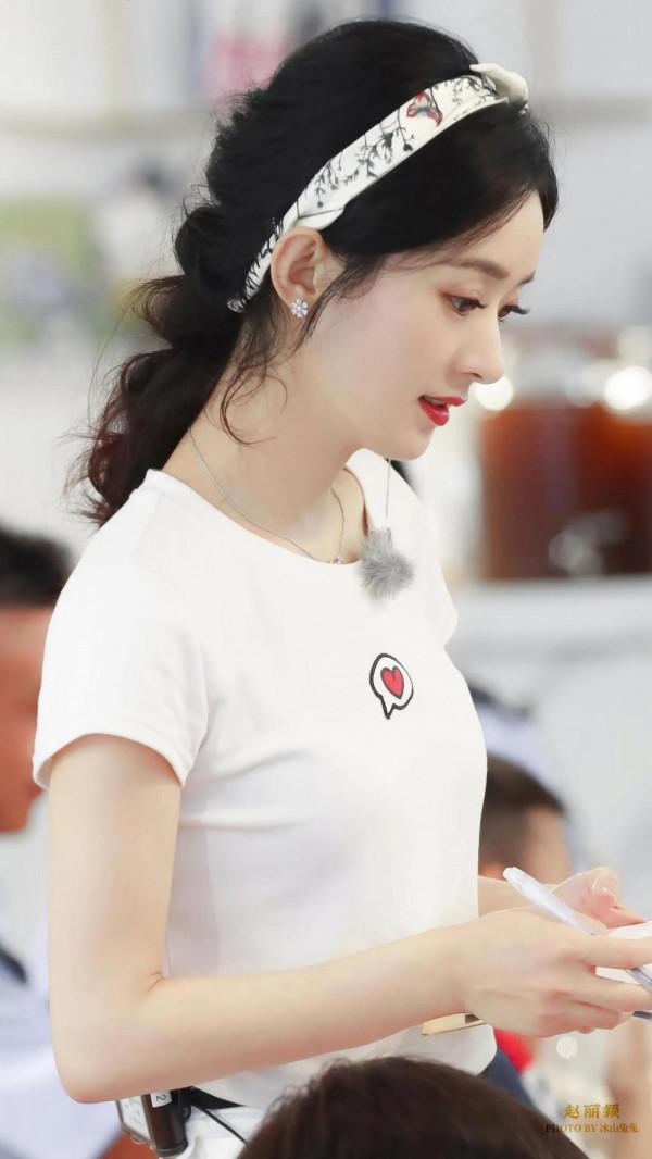 趙麗穎參加中餐廳雖然因為剪輯問題不開心，但是裡面的穿搭是真美