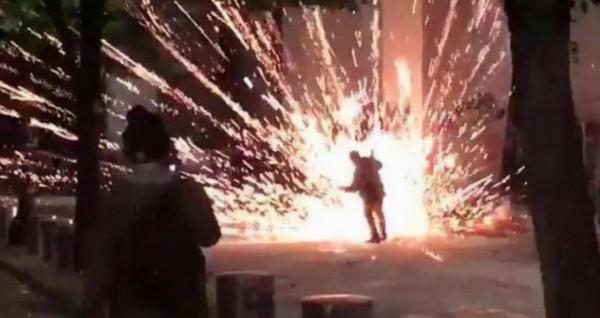 有人扔過來閃光彈，你背過身、閉上眼睛就沒事了？別再被遊戲騙了