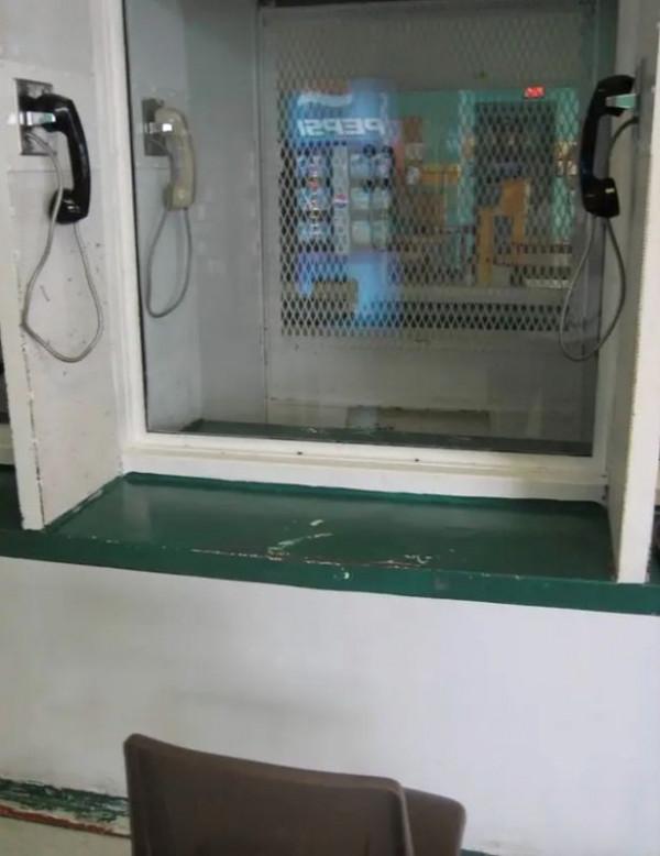 在目睹三百次死刑執行後,她將自己的所見所聞記錄成書 在目睹三百次死刑執行後,她將自己的所見所聞記錄成書