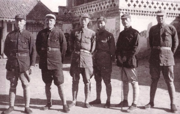 紅軍東征打哭晉綏軍，閻錫山怒發懸賞令，徐海東笑了：真是小氣鬼