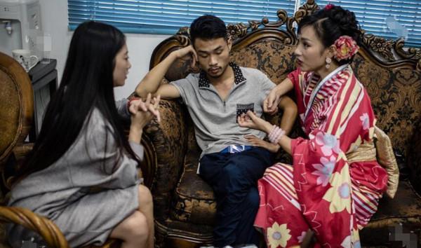 20萬橫店群演現狀：美女扎堆光棍遍地，90%高中沒念完