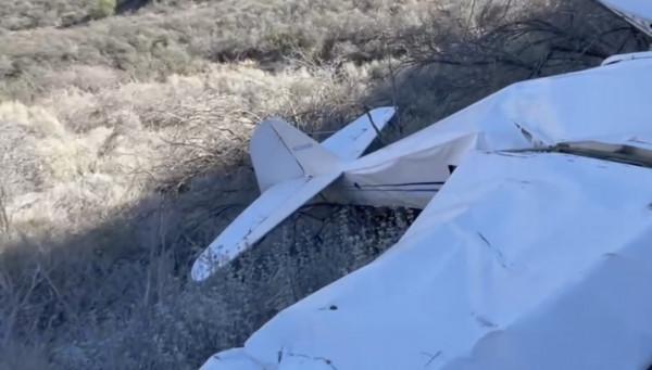 美國網紅開飛機灑朋友骨灰中途墜機？疑點太多被群噴：擺拍