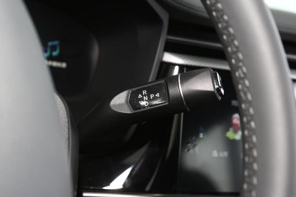 24.19萬起，滿電續航653km，四塊大屏+矩陣大燈，實拍極狐阿爾法T