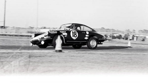 18號賽車是第一輛獲得國際賽事冠軍的911 18號賽車是第一輛獲得國際賽事冠軍的911