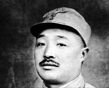 1975年賀龍骨灰安放儀式，總理連鞠七個躬，拉著薛明說：我來晚了