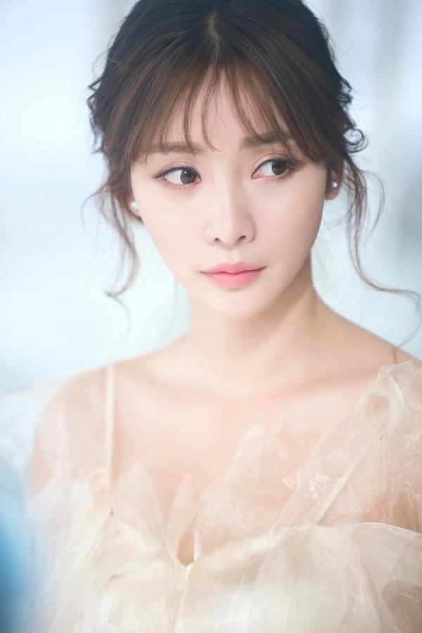 看夠了滿屏的紙片人，這四位“珠圓玉潤”的女星，完勝“白幼瘦”