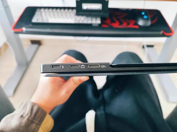 桌面搭配 Gobigger便攜顯示器