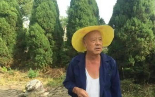 守墓人鄭榮良：40年提柴刀守護古墓，墓中36顆金頭引來無數盜墓賊