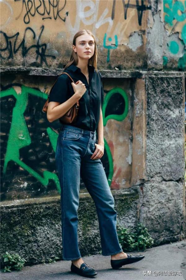 今年褲子流行“穿寬不穿緊”，穿著舒適又顯瘦，腿粗+胯寬的福音