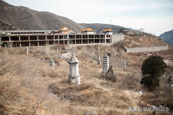 北京徒步登山：門頭溝滴水巖-棲隱寺（下），規模宏大卻爛尾寺廟